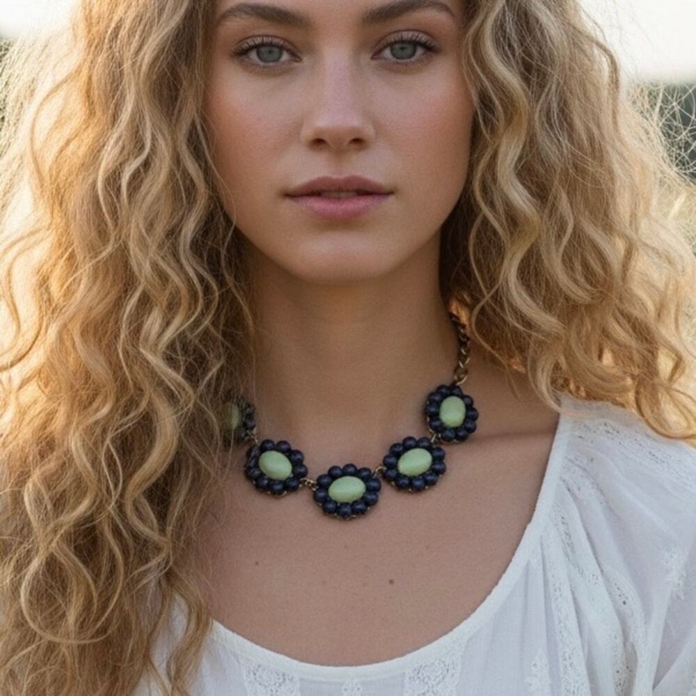 Banana Republic adjustable Gold light Green Black necklace choker